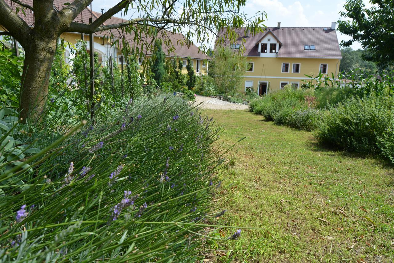 Statek Luníkov Villa Zizice Exterior foto